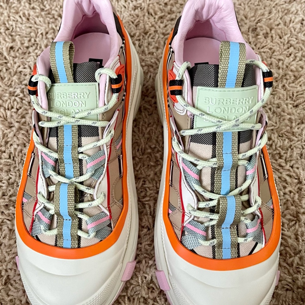 38 Burberry Arthur sneakers